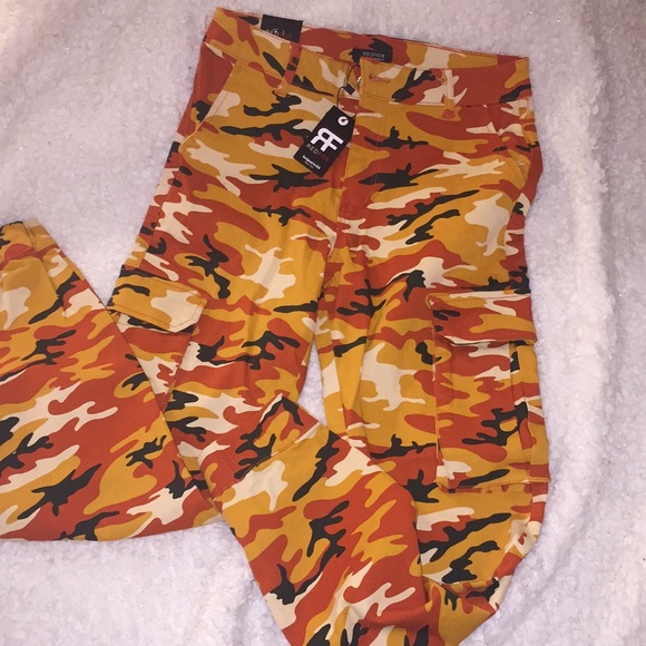 Brand new Camo pants ( with tags ) - Picture 2 of 3